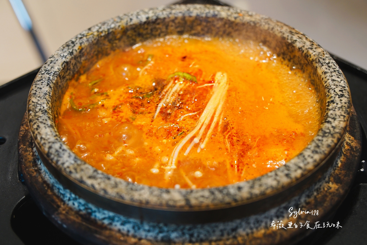 【台北大安區】吃你豆腐韓式湯飯店 DUBU-JJIGAE。品味神仙雪濃湯鍋、韓式嫩豆腐鍋之美。科技大樓韓國料理美食 @希薇亞の食在玩味