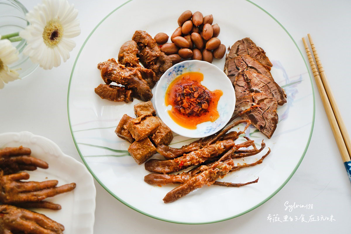 彰化黑竹園雞腳凍，冰鎮滷味的老字號魅力！宅配滷味美食推薦 @希薇亞の食在玩味