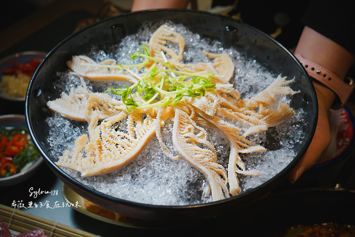 【竹北美食】李鐵柱火鍋村竹北店，重慶麻辣鍋與成都茶館文化療癒味蕾！新竹火鍋推薦 @希薇亞の食在玩味