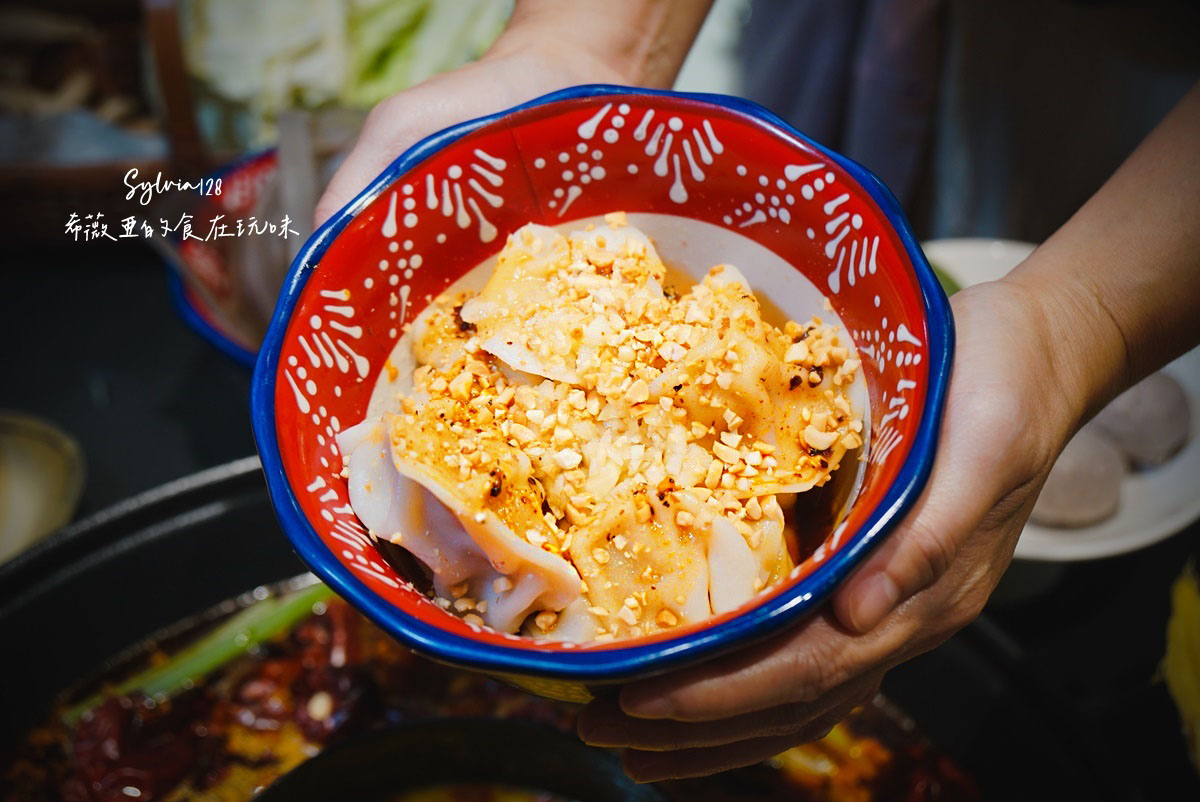 【竹北美食】李鐵柱火鍋村竹北店，重慶麻辣鍋與成都茶館文化療癒味蕾！新竹火鍋推薦 @希薇亞の食在玩味