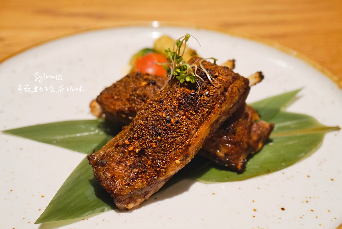 【台北松山美食】Que原木燒烤餐廳，松山意舍高空景觀半自助餐吃到飽 @希薇亞の食在玩味