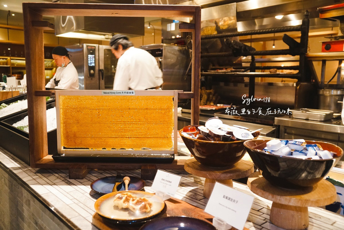 【台北松山美食】Que原木燒烤餐廳，松山意舍高空景觀半自助餐吃到飽 @希薇亞の食在玩味