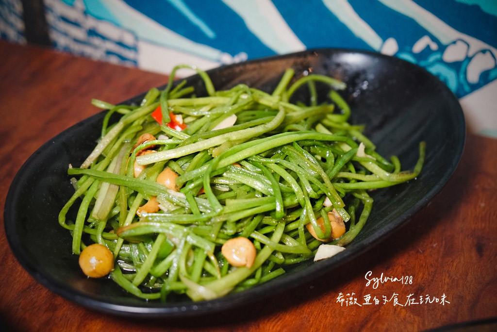 【台北景美桶仔雞】雞老闆桶仔雞景美店 烤雞串燒熱炒，一次滿足！台北桶仔雞、景美美食推薦 @希薇亞の食在玩味