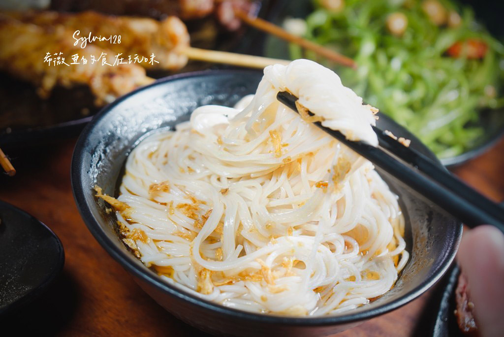 【台北景美桶仔雞】雞老闆桶仔雞景美店 烤雞串燒熱炒，一次滿足！台北桶仔雞、景美美食推薦 @希薇亞の食在玩味
