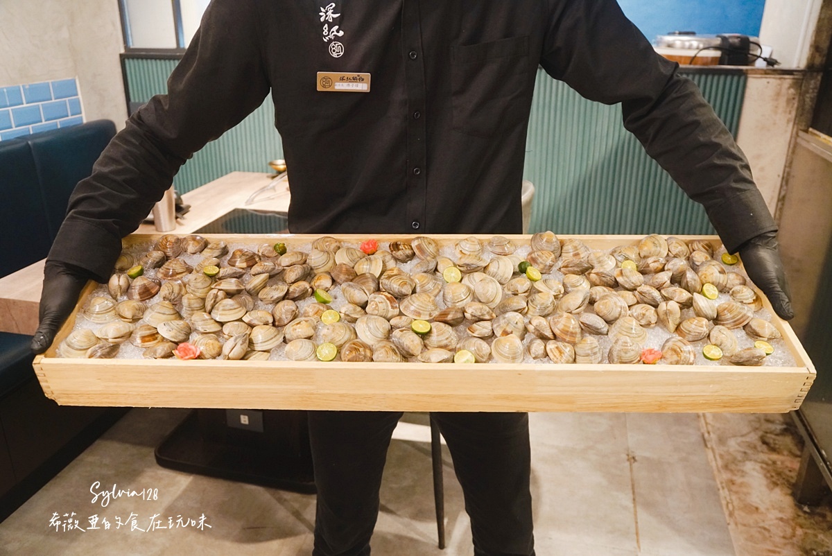 【中山國中火鍋】深紅汕頭鍋物(台北民權店)。海陸大方上桌，澎湃暖心！ @希薇亞の食在玩味