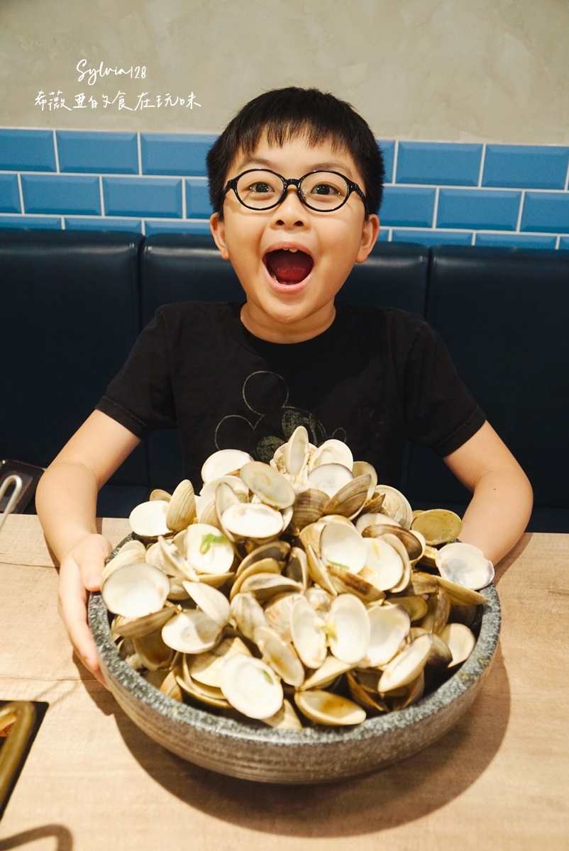 【中山國中火鍋】深紅汕頭鍋物(台北民權店)。海陸大方上桌，澎湃暖心！ @希薇亞の食在玩味