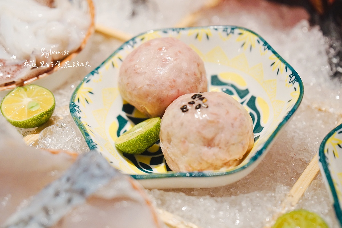 【中山國中火鍋】深紅汕頭鍋物(台北民權店)。海陸大方上桌，澎湃暖心！ @希薇亞の食在玩味