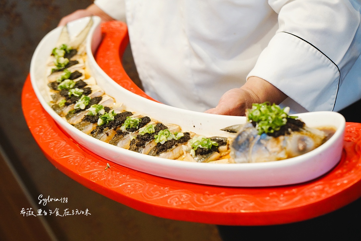 【台北萬華區】台北凱達大飯店 家宴中餐廳，20年老菜脯蒸午仔魚上桌！龍山寺站美食 @希薇亞の食在玩味