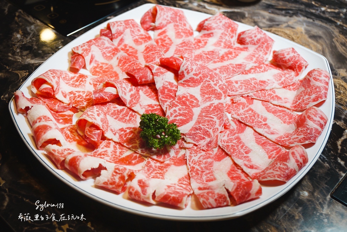 【圓山火鍋】丰明殿第一涮涮鍋殿堂-圓山殿，自助吧吃到飽。圓山美食火鍋推薦 @希薇亞の食在玩味