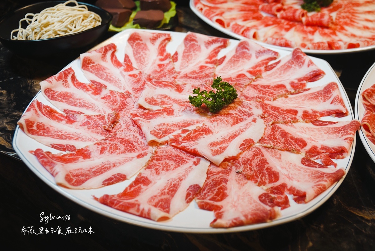 【圓山火鍋】丰明殿第一涮涮鍋殿堂-圓山殿，自助吧吃到飽。圓山美食火鍋推薦 @希薇亞の食在玩味