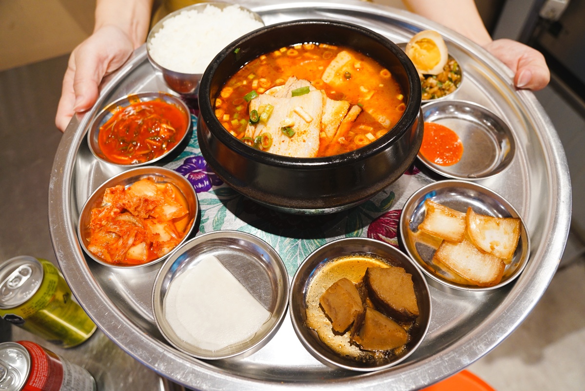 【士林韓式】金書西餐飲韓國豬肉湯飯돼지국밥。盛著韓國的日常與靈魂！士林韓式料理美食推薦 @希薇亞の食在玩味