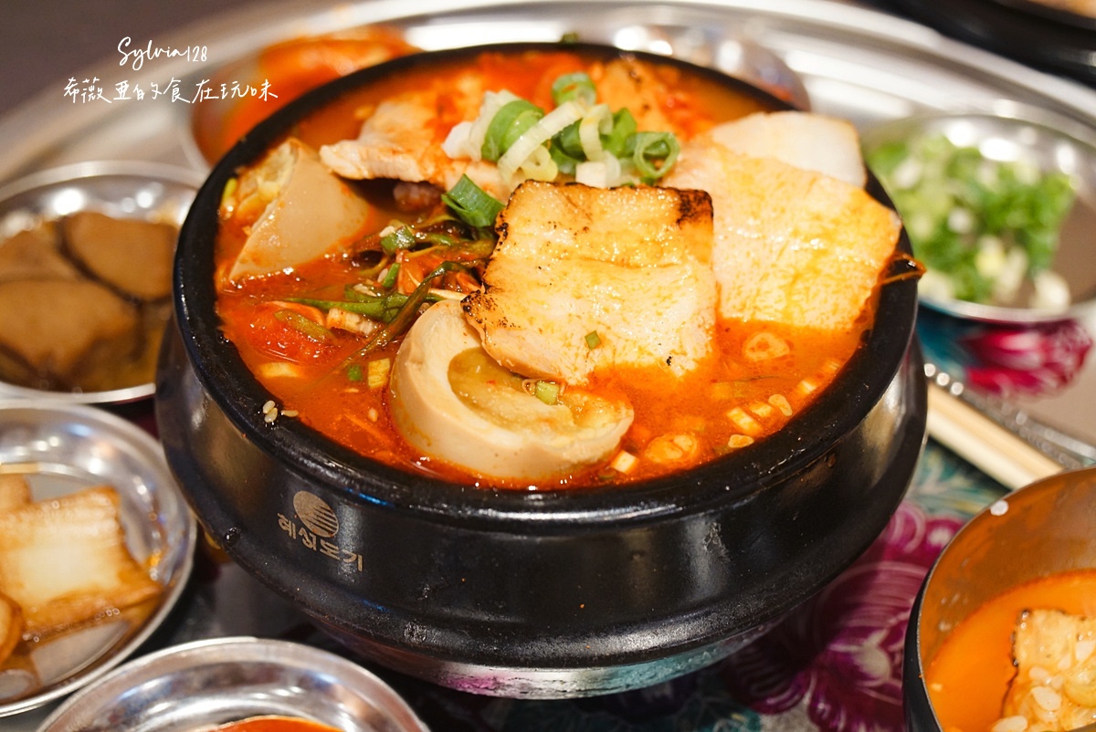 【士林韓式】金書西餐飲韓國豬肉湯飯돼지국밥。盛著韓國的日常與靈魂！士林韓式料理美食推薦 @希薇亞の食在玩味