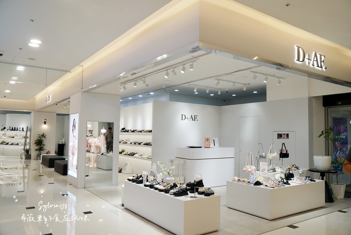 2025 大江購物中心全桃最美打卡mall，春夏裝置藝術、聚集超熱門網路品牌，聚餐、購物一次滿足！ 大江全年免費停車的悠遊遊逛街城、桃園青埔一日遊！ @希薇亞の食在玩味