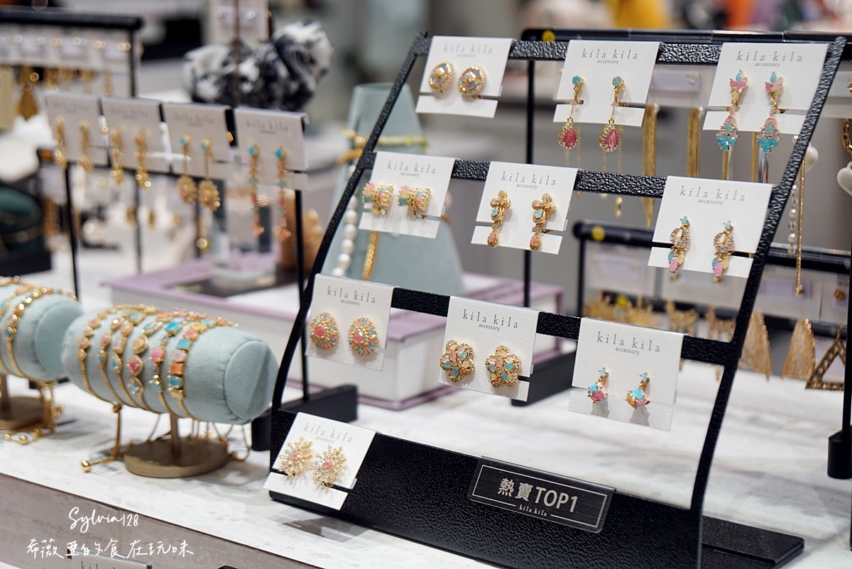 2025 大江購物中心全桃最美打卡mall，春夏裝置藝術、聚集超熱門網路品牌，聚餐、購物一次滿足！ 大江全年免費停車的悠遊遊逛街城、桃園青埔一日遊！ @希薇亞の食在玩味
