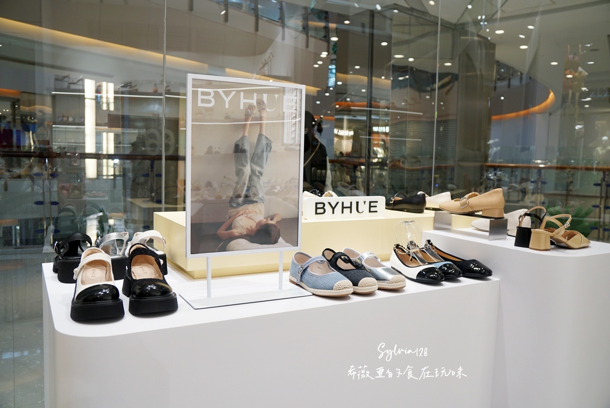 2025 大江購物中心全桃最美打卡mall，春夏裝置藝術、聚集超熱門網路品牌，聚餐、購物一次滿足！ 大江全年免費停車的悠遊遊逛街城、桃園青埔一日遊！ @希薇亞の食在玩味