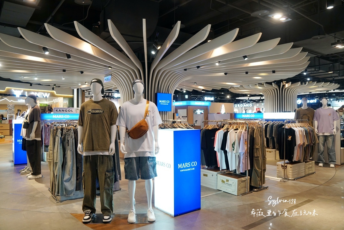 2025 大江購物中心全桃最美打卡mall，春夏裝置藝術、聚集超熱門網路品牌，聚餐、購物一次滿足！ 大江全年免費停車的悠遊遊逛街城、桃園青埔一日遊！ @希薇亞の食在玩味