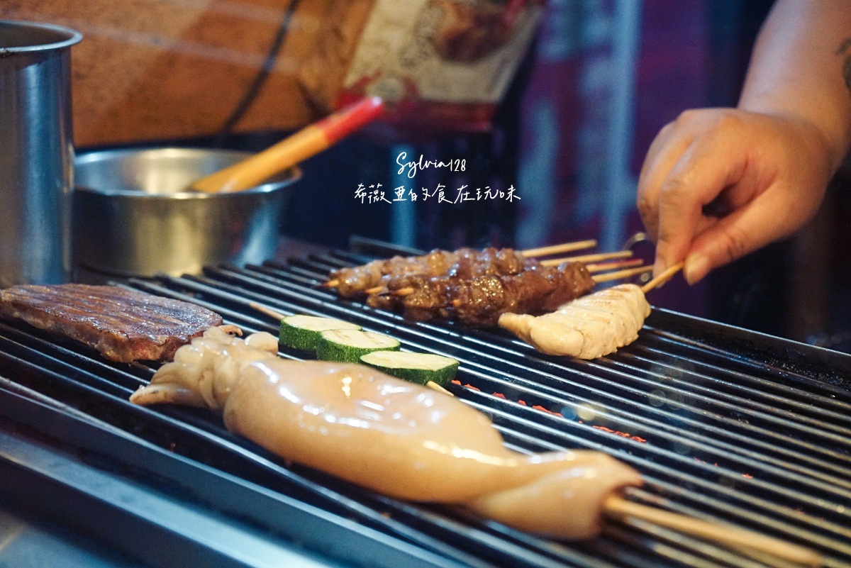 【士林桶仔雞】雞老闆桶仔雞士林店，聚餐、唱歌、吃雞的好地方！台北桶仔雞、士林美食推薦 @希薇亞の食在玩味