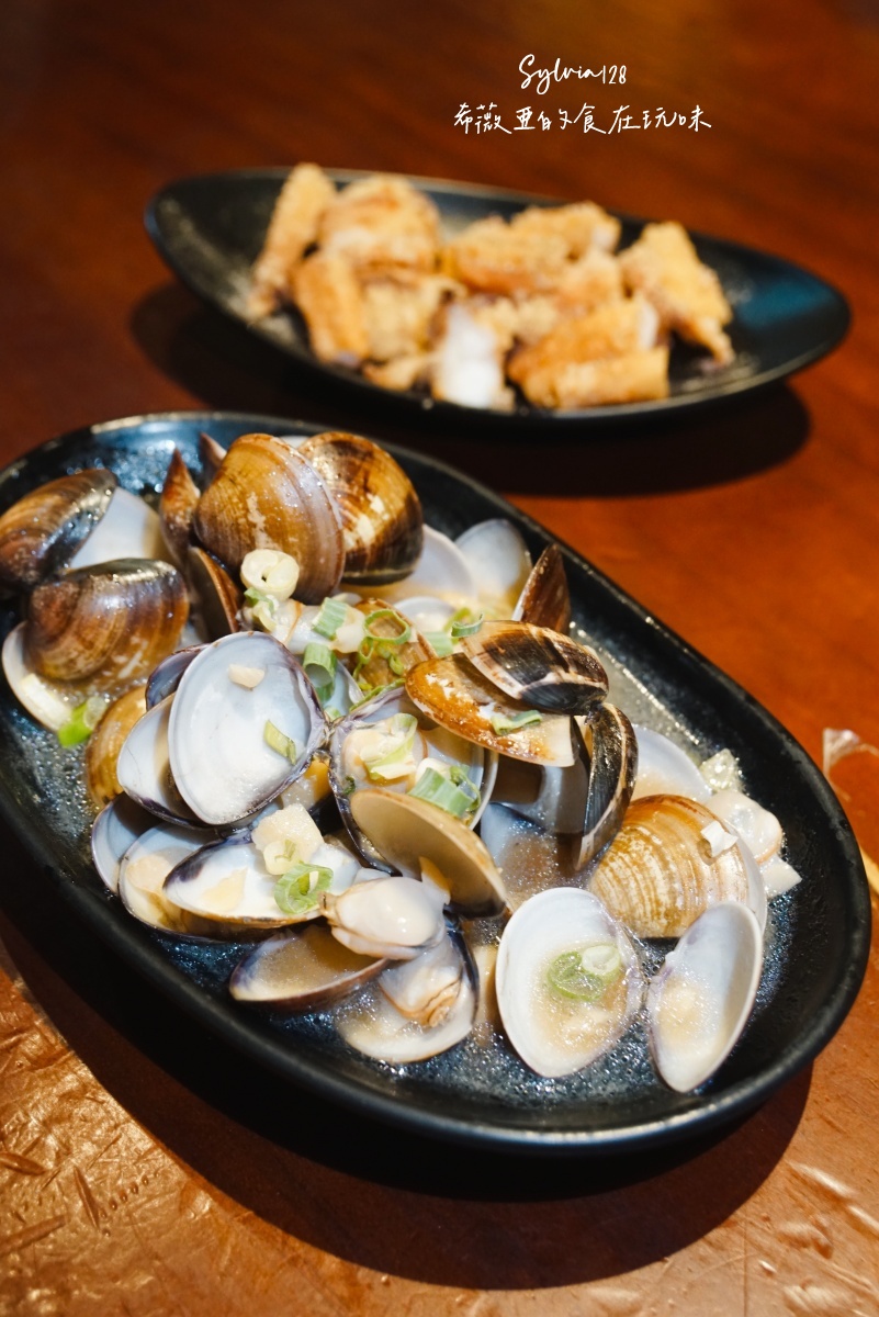 【士林桶仔雞】雞老闆桶仔雞士林店，聚餐、唱歌、吃雞的好地方！台北桶仔雞、士林美食推薦 @希薇亞の食在玩味