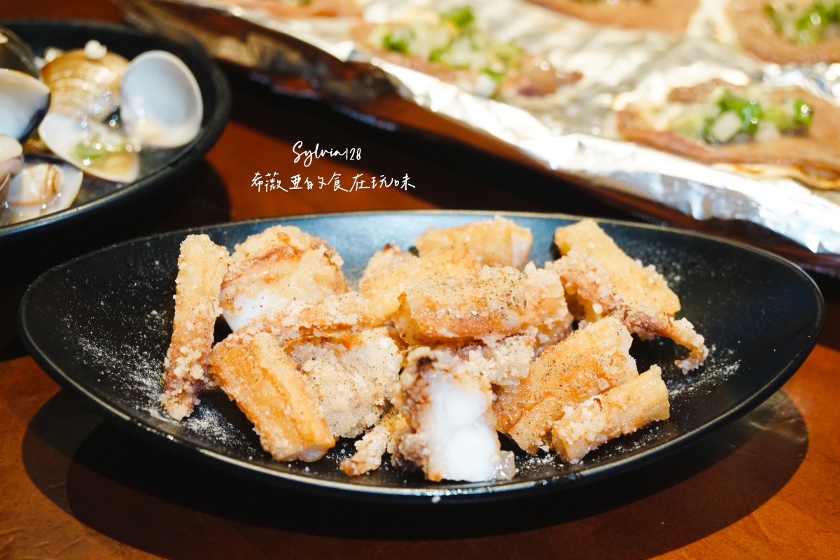 【士林桶仔雞】雞老闆桶仔雞士林店，聚餐、唱歌、吃雞的好地方！台北桶仔雞、士林美食推薦 @希薇亞の食在玩味