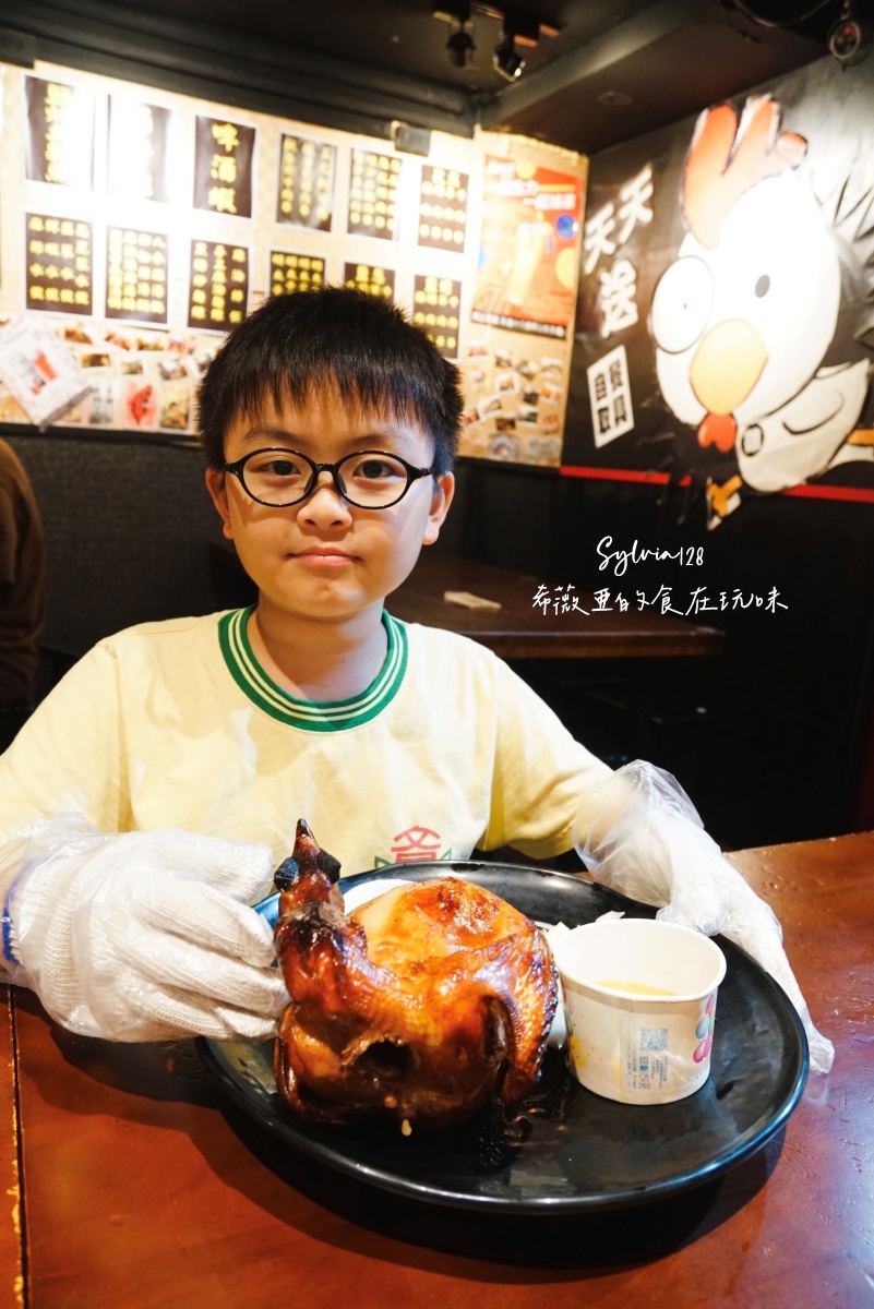 【士林桶仔雞】雞老闆桶仔雞士林店，聚餐、唱歌、吃雞的好地方！台北桶仔雞、士林美食推薦 @希薇亞の食在玩味