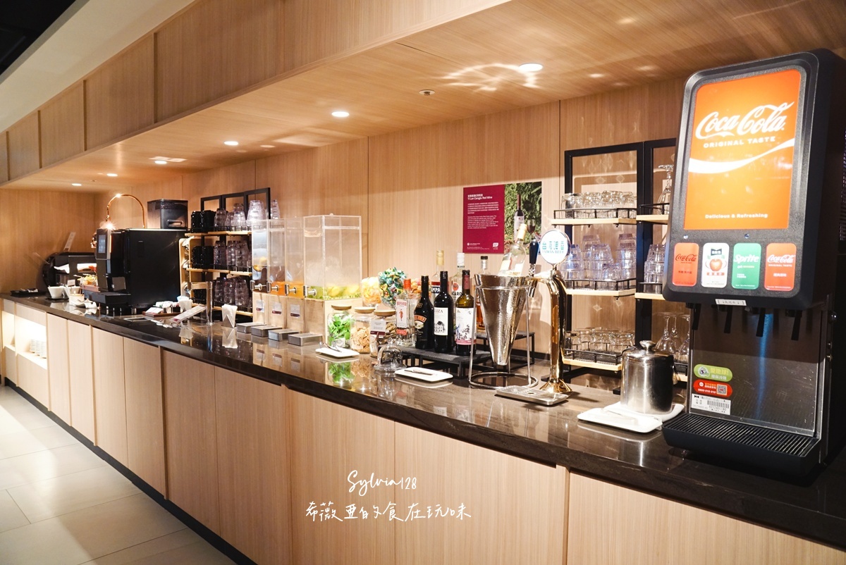 台北松山機場環亞機場貴賓室 Plaza Premium Lounge 讓出發前的時光，也值得被細細對待 @希薇亞の食在玩味