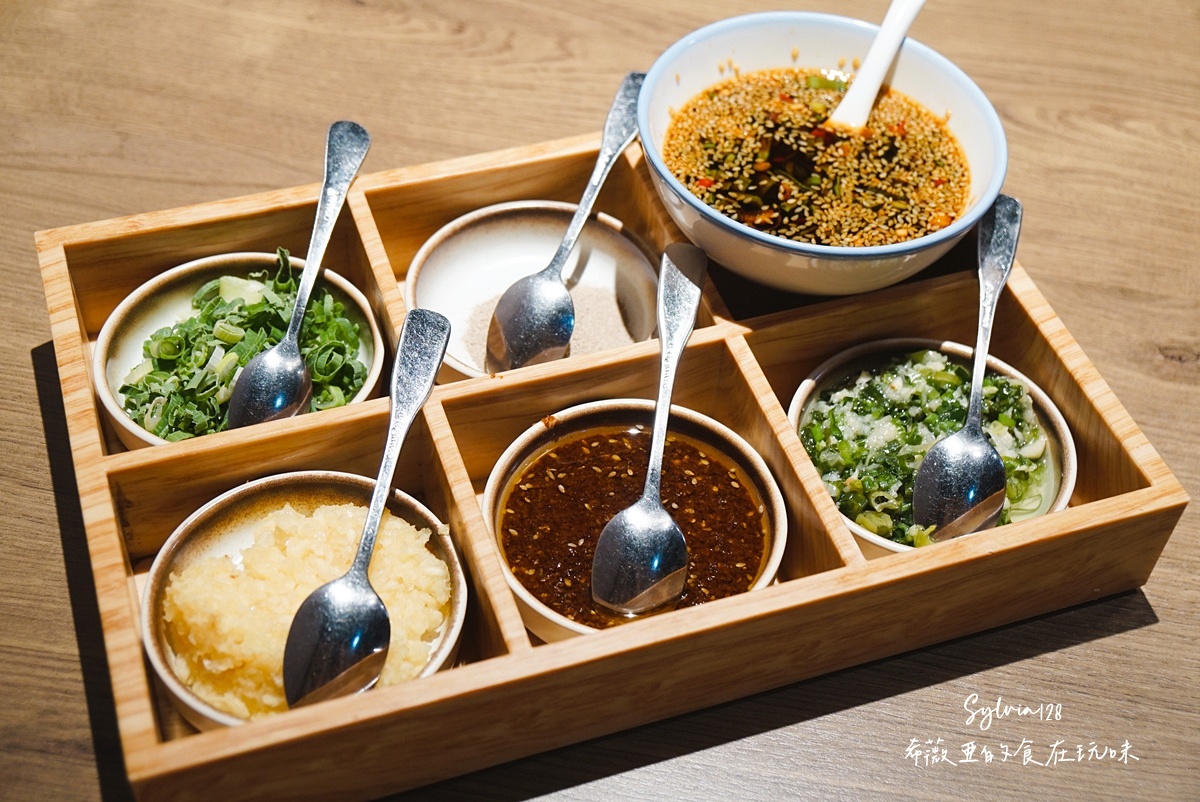 【台北101雞湯火鍋】君曜雞湯的溫潤饗宴。台北必喝雞湯鍋物 @希薇亞の食在玩味 【台北101雞湯火鍋】君曜雞湯的溫潤饗宴。台北必喝雞湯鍋物 @希薇亞の食在玩味