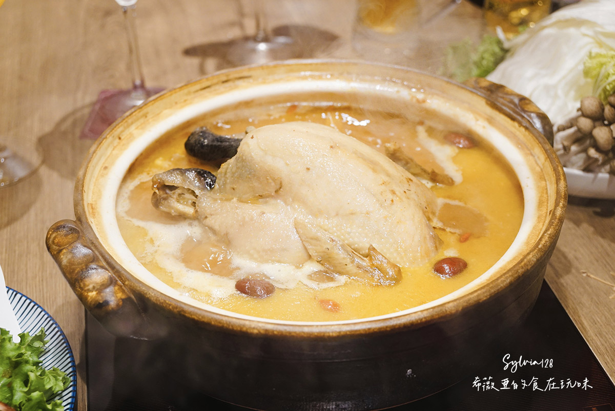 【台北101雞湯火鍋】君曜雞湯的溫潤饗宴。台北必喝雞湯鍋物 @希薇亞の食在玩味 【台北101雞湯火鍋】君曜雞湯的溫潤饗宴。台北必喝雞湯鍋物 @希薇亞の食在玩味