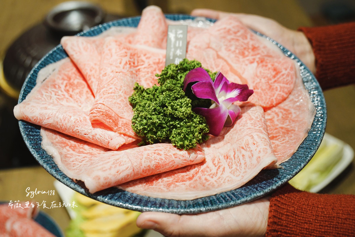 【台北101雞湯火鍋】君曜雞湯的溫潤饗宴。台北必喝雞湯鍋物 @希薇亞の食在玩味 【台北101雞湯火鍋】君曜雞湯的溫潤饗宴。台北必喝雞湯鍋物 @希薇亞の食在玩味