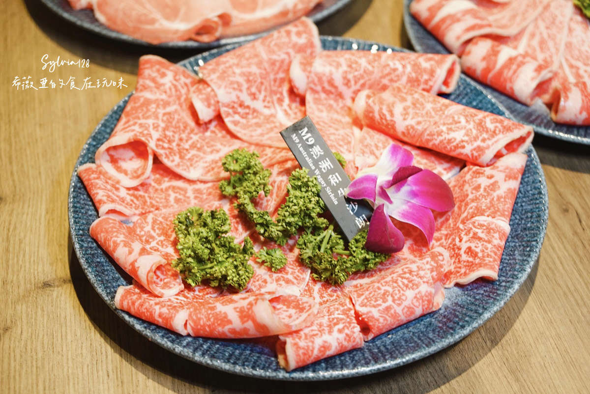 【台北101雞湯火鍋】君曜雞湯的溫潤饗宴。台北必喝雞湯鍋物 @希薇亞の食在玩味 【台北101雞湯火鍋】君曜雞湯的溫潤饗宴。台北必喝雞湯鍋物 @希薇亞の食在玩味