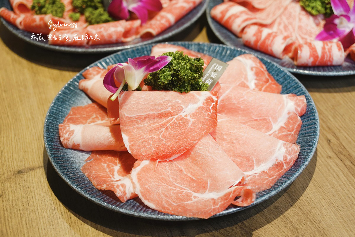 【台北101雞湯火鍋】君曜雞湯的溫潤饗宴。台北必喝雞湯鍋物 @希薇亞の食在玩味 【台北101雞湯火鍋】君曜雞湯的溫潤饗宴。台北必喝雞湯鍋物 @希薇亞の食在玩味