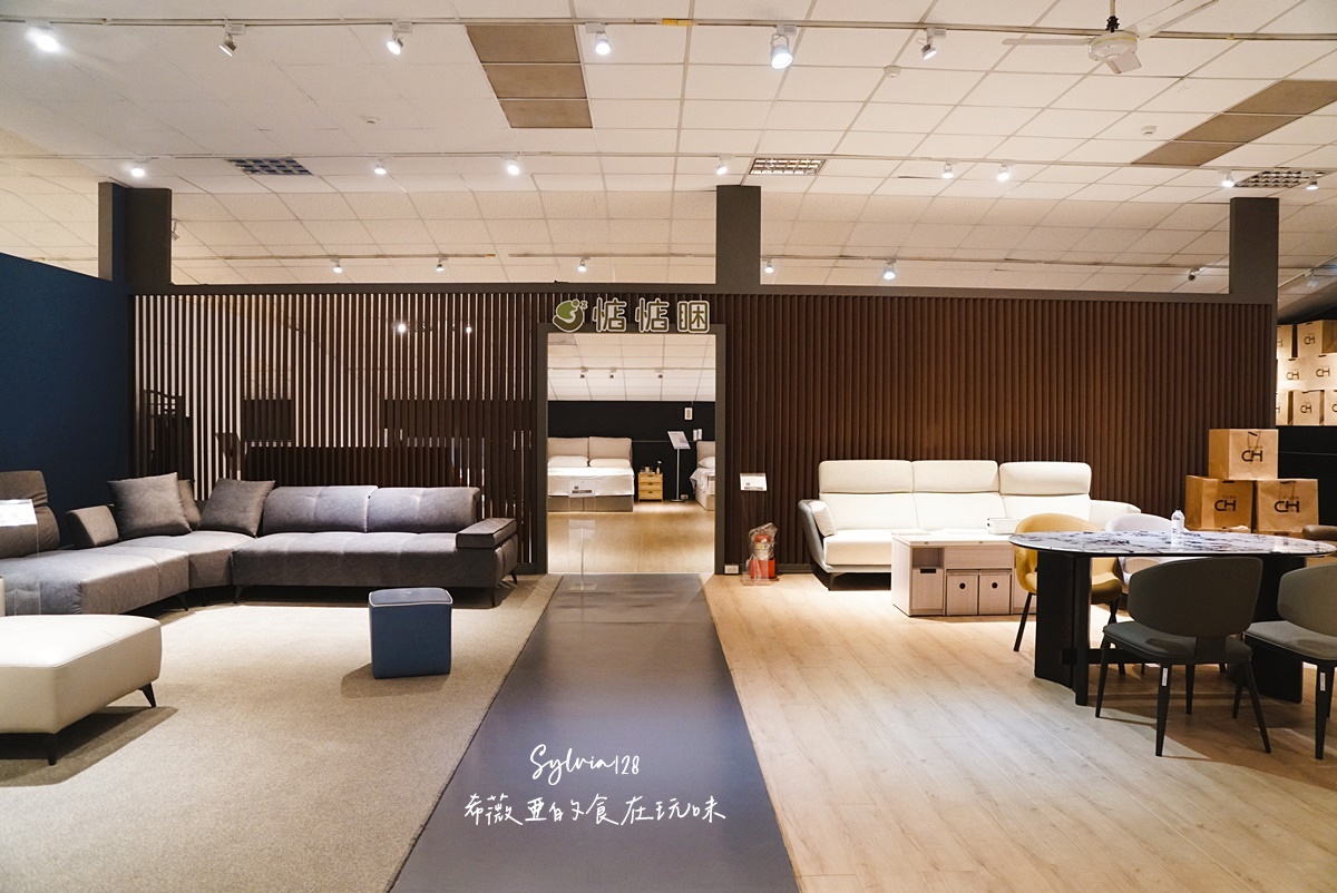 桃園龜山沙發推薦｜所丘家居桃園龜山門市。台灣手工客製化沙發，打造客廳的靈魂 @希薇亞の食在玩味