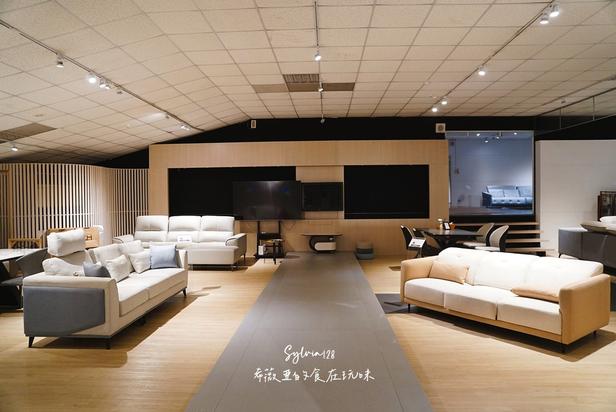 桃園龜山沙發推薦｜所丘家居桃園龜山門市。台灣手工客製化沙發，打造客廳的靈魂 @希薇亞の食在玩味