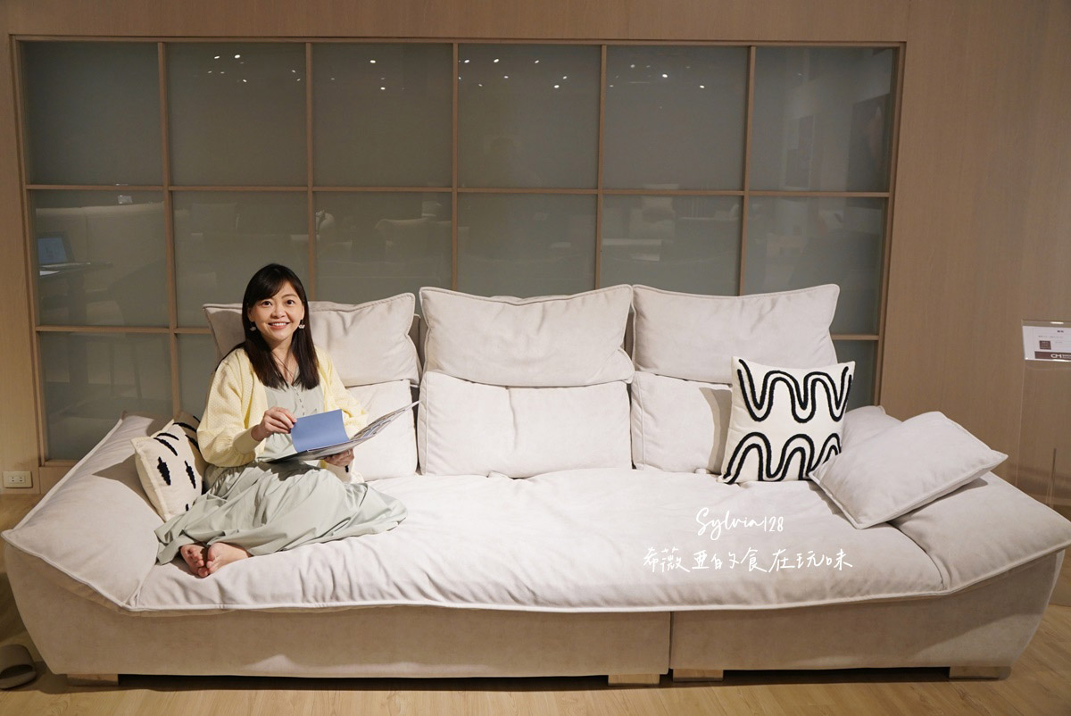 桃園龜山沙發推薦｜所丘家居桃園龜山門市。台灣手工客製化沙發，打造客廳的靈魂 @希薇亞の食在玩味