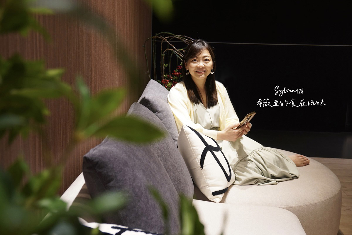 桃園龜山沙發推薦｜所丘家居桃園龜山門市。台灣手工客製化沙發，打造客廳的靈魂 @希薇亞の食在玩味