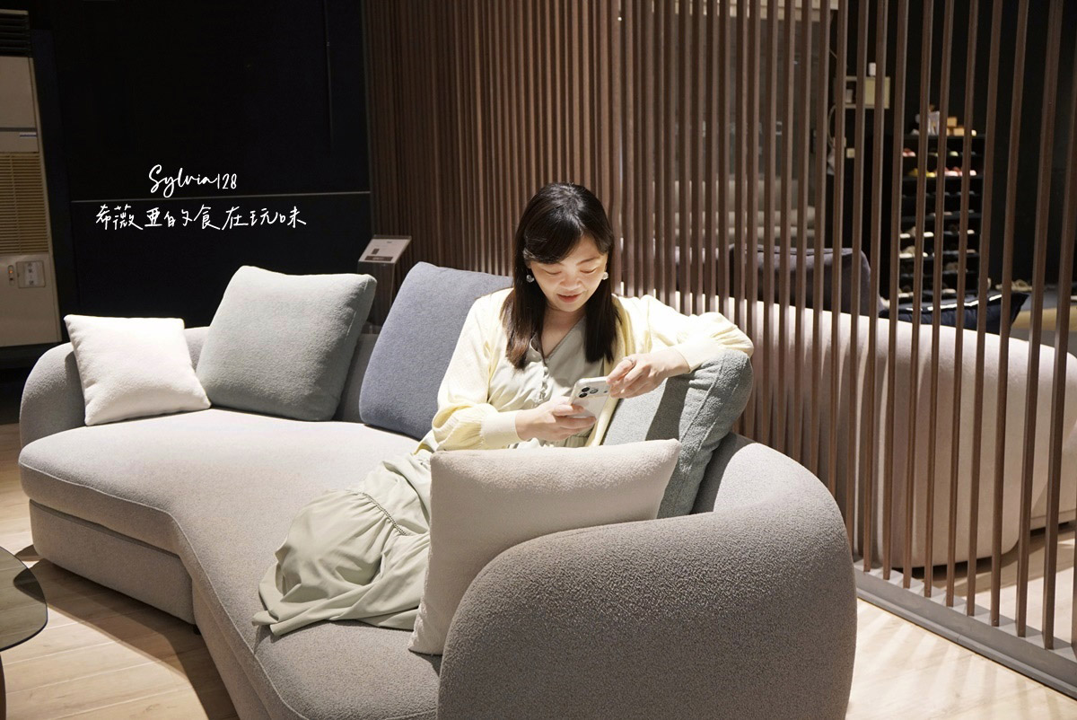 桃園龜山沙發推薦｜所丘家居桃園龜山門市。台灣手工客製化沙發，打造客廳的靈魂 @希薇亞の食在玩味