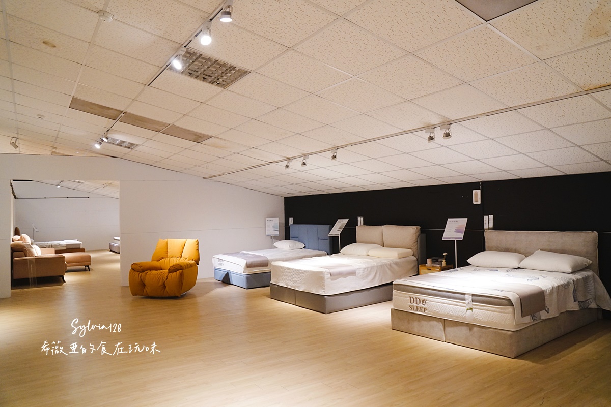 桃園龜山沙發推薦｜所丘家居桃園龜山門市。台灣手工客製化沙發，打造客廳的靈魂 @希薇亞の食在玩味