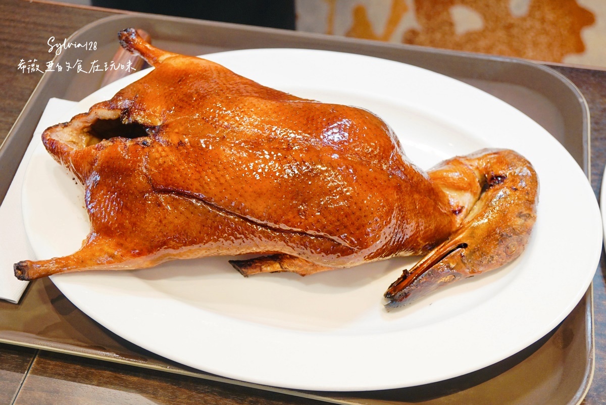 【台北中山粵菜餐廳】明宮粵菜廳台北老爺酒店烤鴨三吃，吃一頓值得記得的烤鴨與港點。中山站必吃烤鴨港點！ @希薇亞の食在玩味