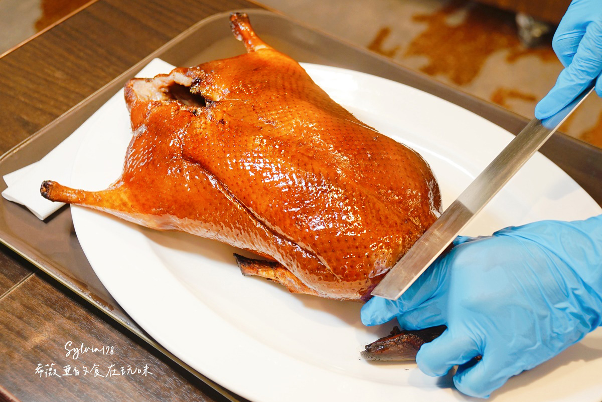【台北中山粵菜餐廳】明宮粵菜廳台北老爺酒店烤鴨三吃，吃一頓值得記得的烤鴨與港點。中山站必吃烤鴨港點！ @希薇亞の食在玩味