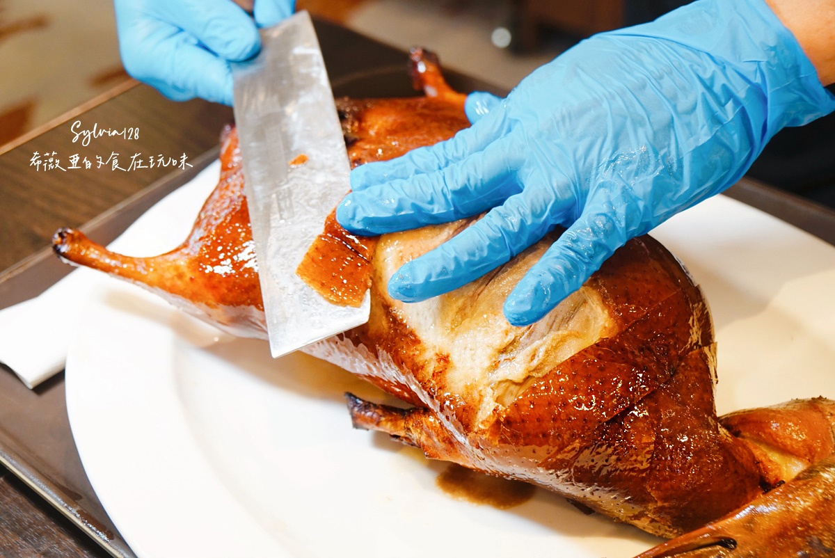 【台北中山粵菜餐廳】明宮粵菜廳台北老爺酒店烤鴨三吃，吃一頓值得記得的烤鴨與港點。中山站必吃烤鴨港點！ @希薇亞の食在玩味