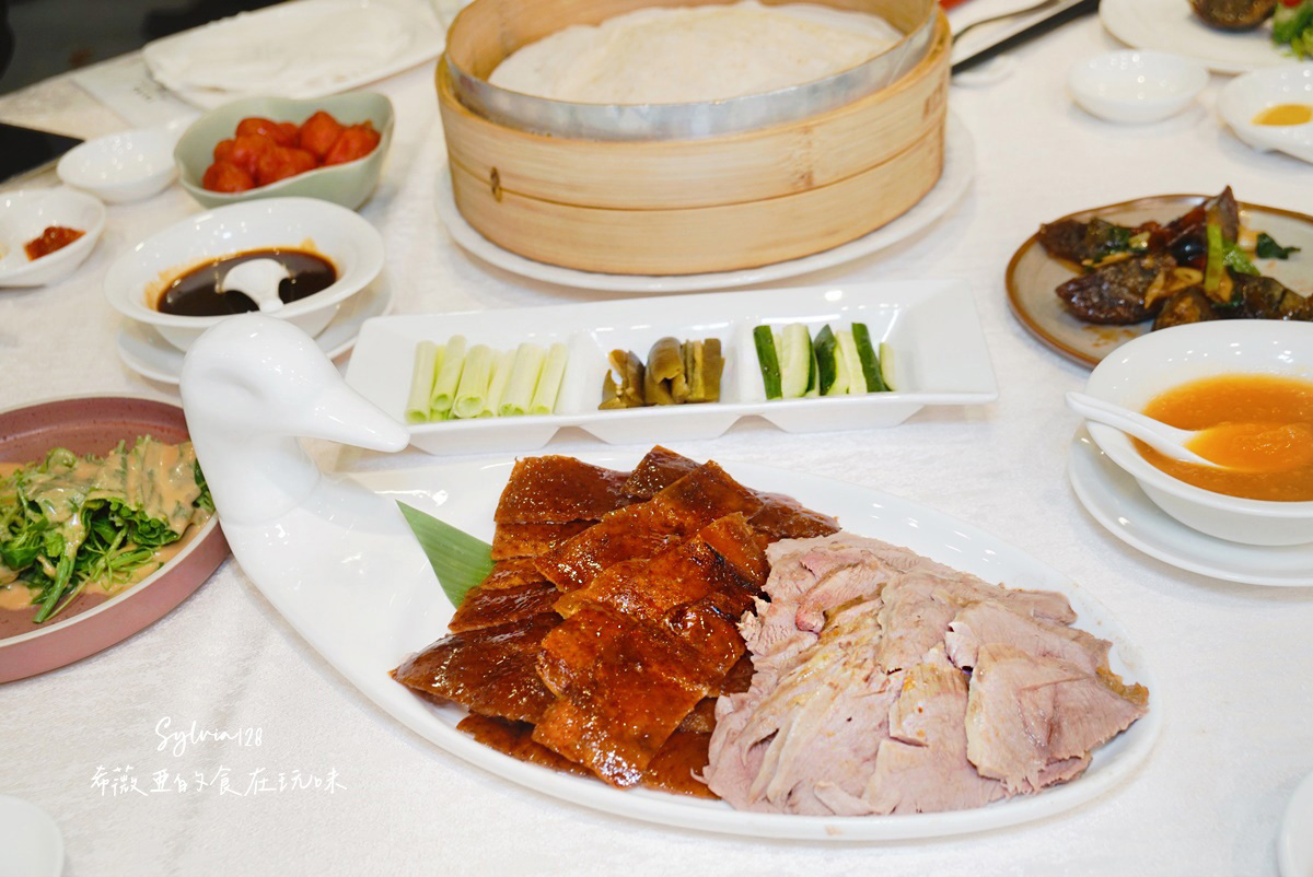 【台北中山粵菜餐廳】明宮粵菜廳台北老爺酒店烤鴨三吃，吃一頓值得記得的烤鴨與港點。中山站必吃烤鴨港點！ @希薇亞の食在玩味