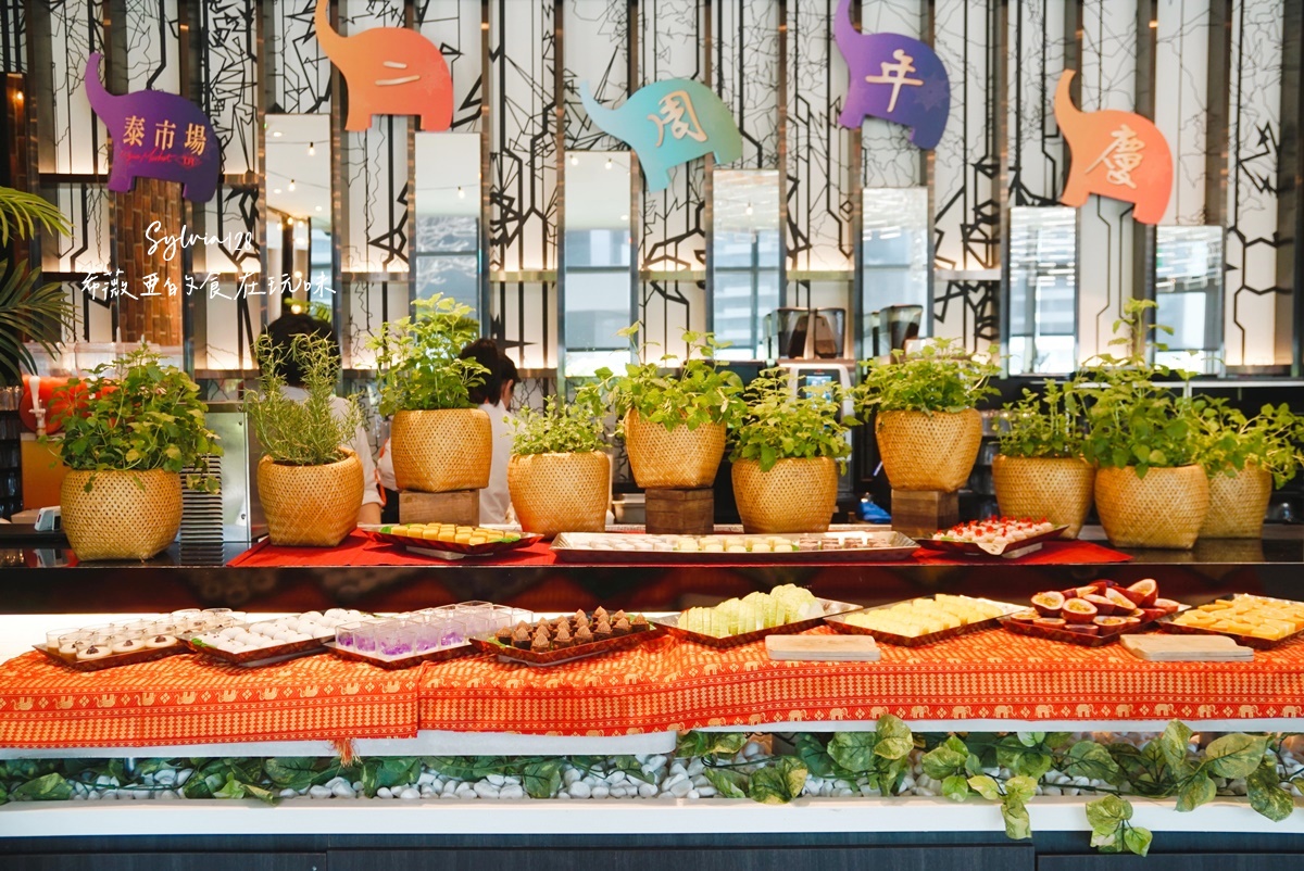 【大直吃到飽】泰市場大直英迪格 Spice Market｜2026 最新價格、必吃菜色與訂位攻略。四人同行現折千元 @希薇亞の食在玩味