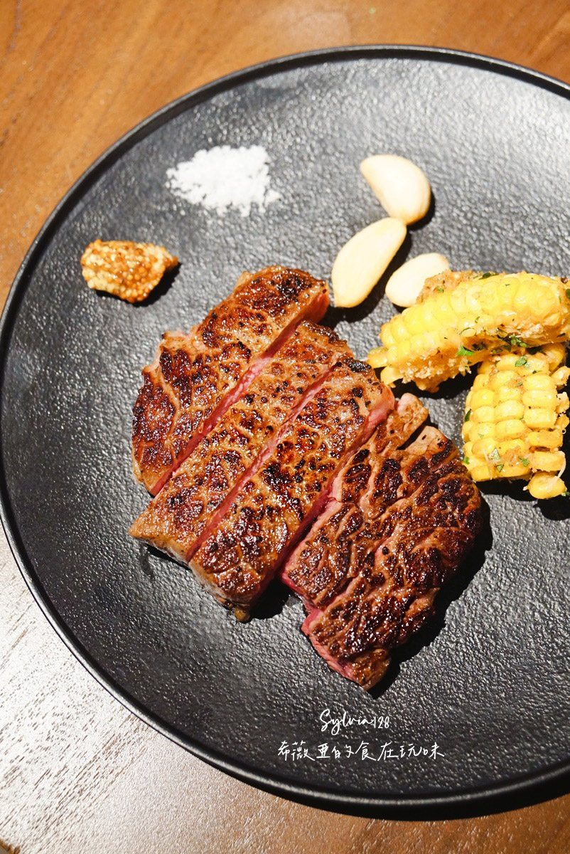 【信義安和牛排】AJ grill 牛排館，商業午餐990元起。台北牛排推薦米其林T+T團隊打造的美式熟成牛排饗宴 @希薇亞の食在玩味