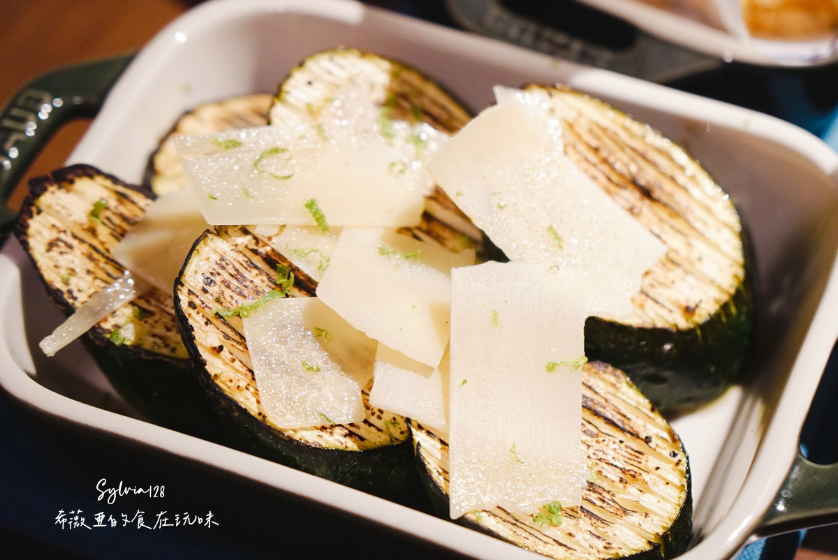 【信義安和牛排】AJ grill 牛排館，商業午餐990元起。台北牛排推薦米其林T+T團隊打造的美式熟成牛排饗宴 @希薇亞の食在玩味