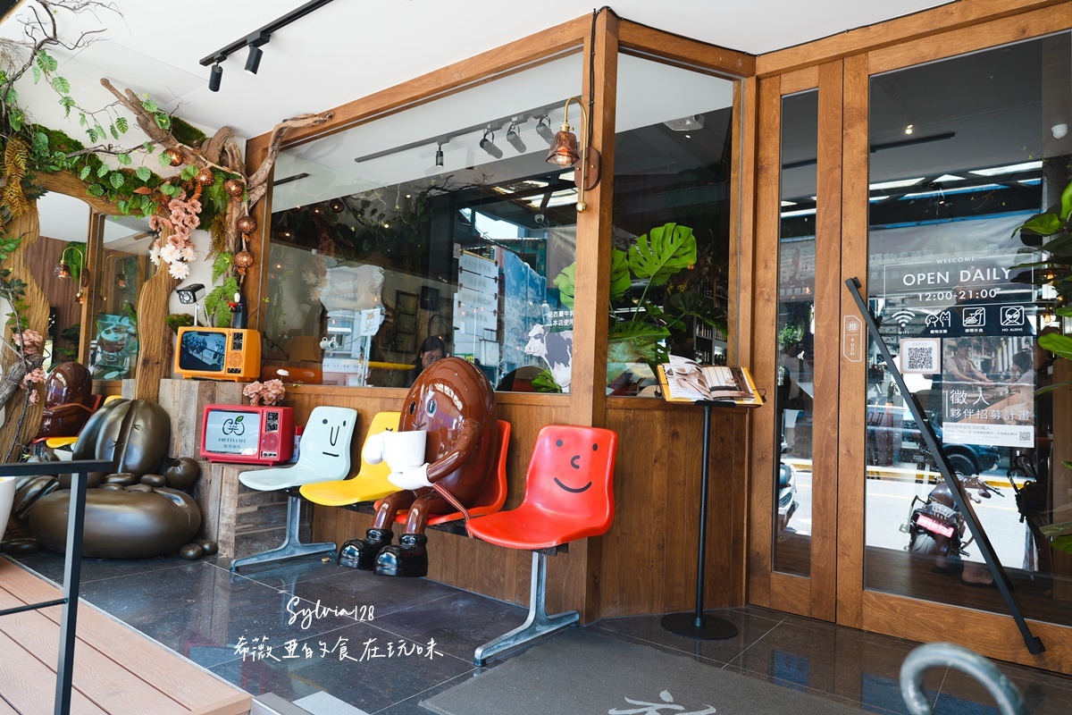 士林咖啡廳推薦|芙塔咖啡 FRUTTA CAFE 早午餐不限時、有插座,姐妹聚會聊天很舒服 @希薇亞の食在玩味