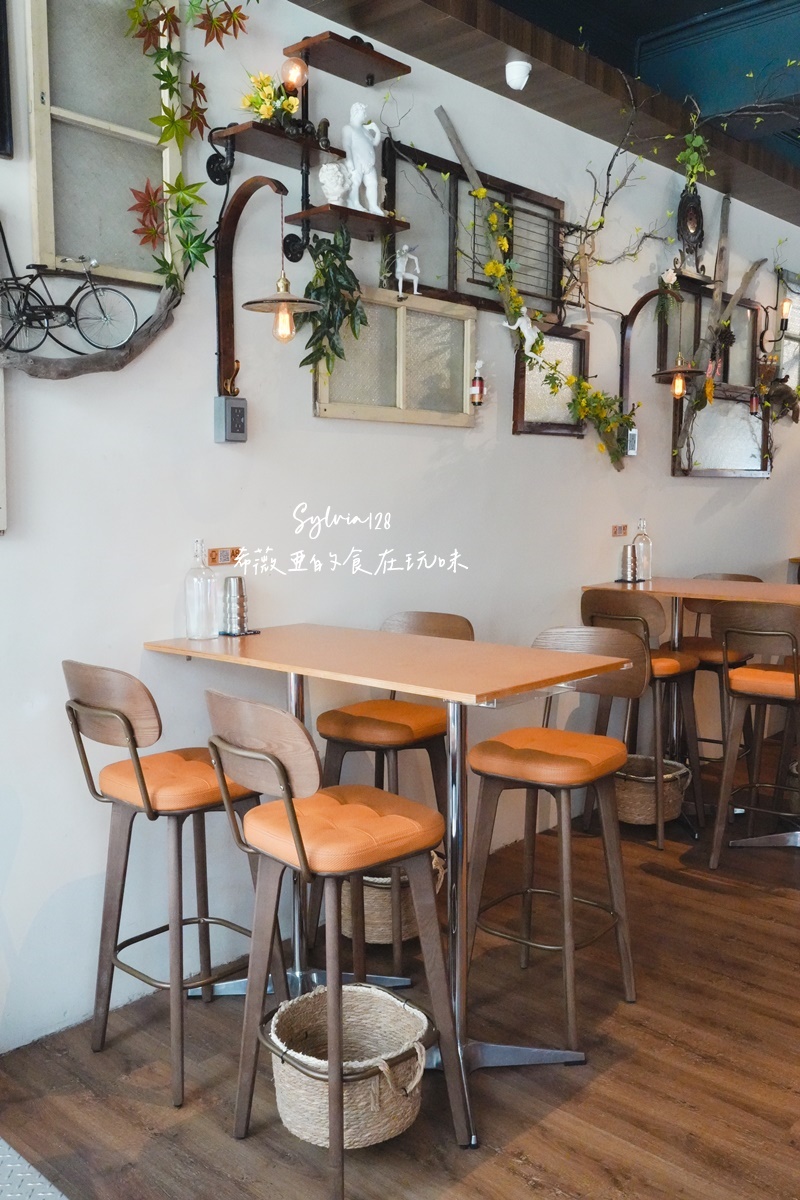 士林咖啡廳推薦|芙塔咖啡 FRUTTA CAFE 早午餐不限時、有插座,姐妹聚會聊天很舒服 @希薇亞の食在玩味