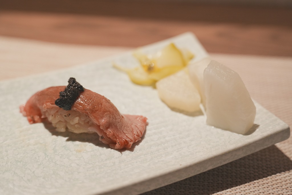 六張犁日本料理｜酩MIXology 現代創意無菜單日料 Omakase，13品壽司套餐 @希薇亞の食在玩味