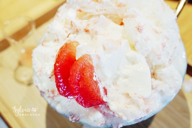 【台北中正區】日式刨冰俊彥 KAKIGORI TOSHIHIKO 日本冰專賣店，來一碗沁涼的奶油起司葡萄柚刨冰。古亭金門街日式刨冰店 @希薇亞の食在玩味