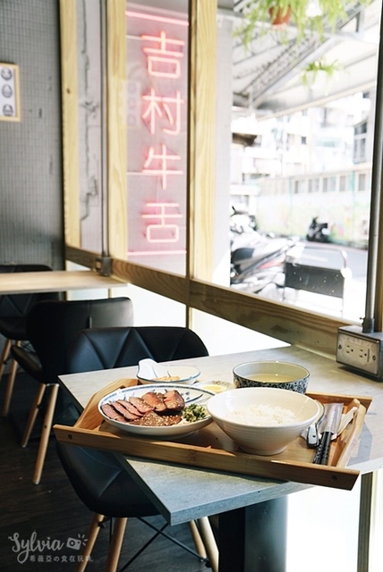 【新北板橋區】吉村牛舌 Yoshimura 隱藏在巷弄的美味厚切牛舌定食。炭烤牛舌專賣店，板橋美食！ @希薇亞の食在玩味