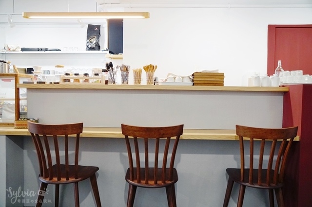 【台北士林區】藍秋cafe(傻笑咖啡Giggle Cafe)，喜歡與你一起傻笑的日子！劍潭站咖啡廳 @希薇亞の食在玩味