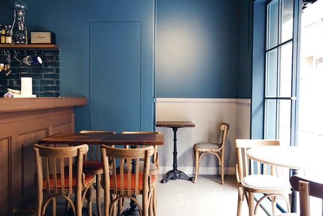 【台北大安區】小水滴咖啡 LIL Drop coffee。想念在靛藍色窗邊享受一杯咖啡的溫暖時光！大安站英倫風咖啡廳 @希薇亞の食在玩味
